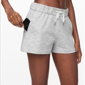 Lululemon On the Fly Short, Full-On Luxtreme, sz 8